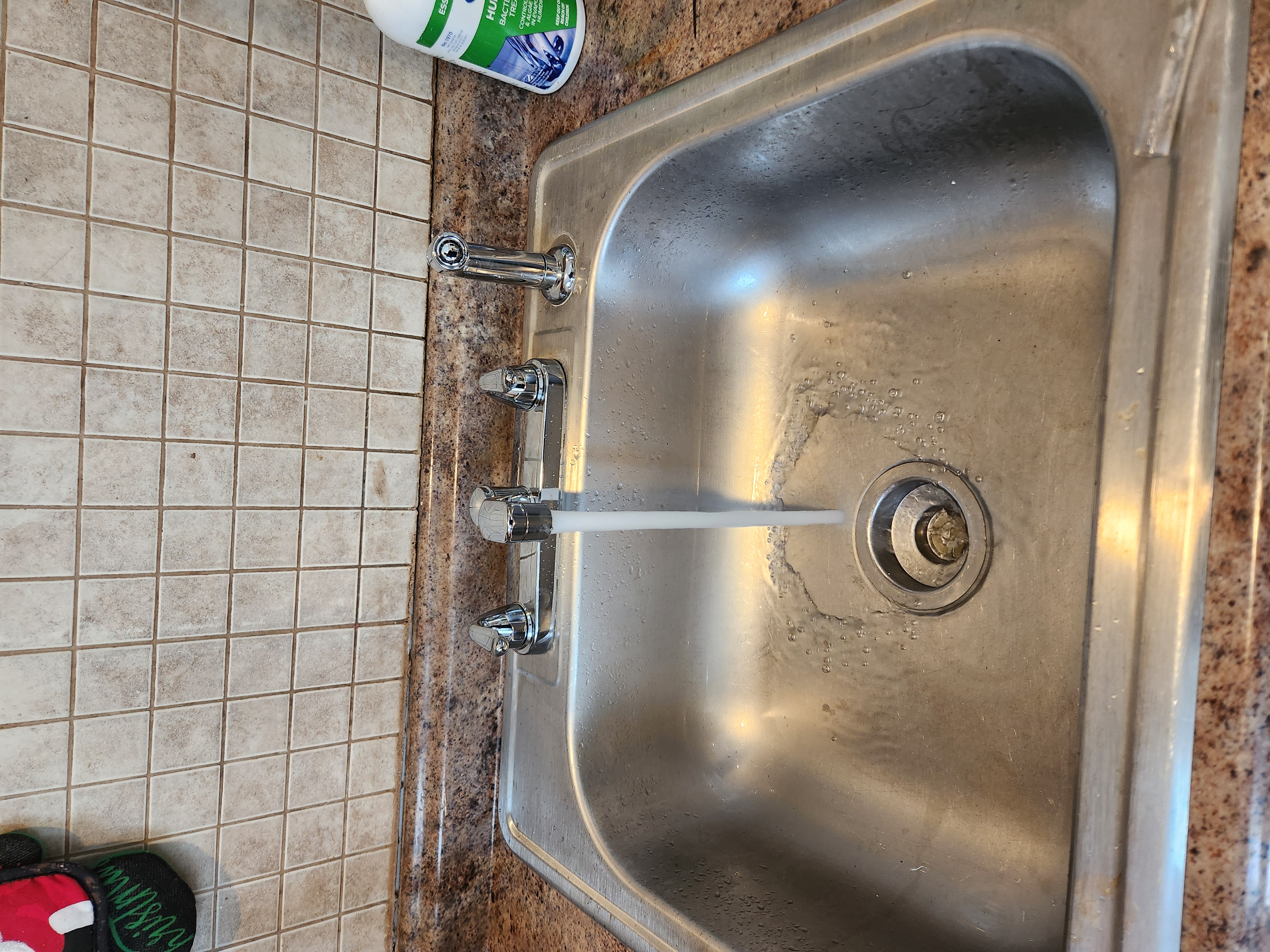 Kitchen faucet after replacement